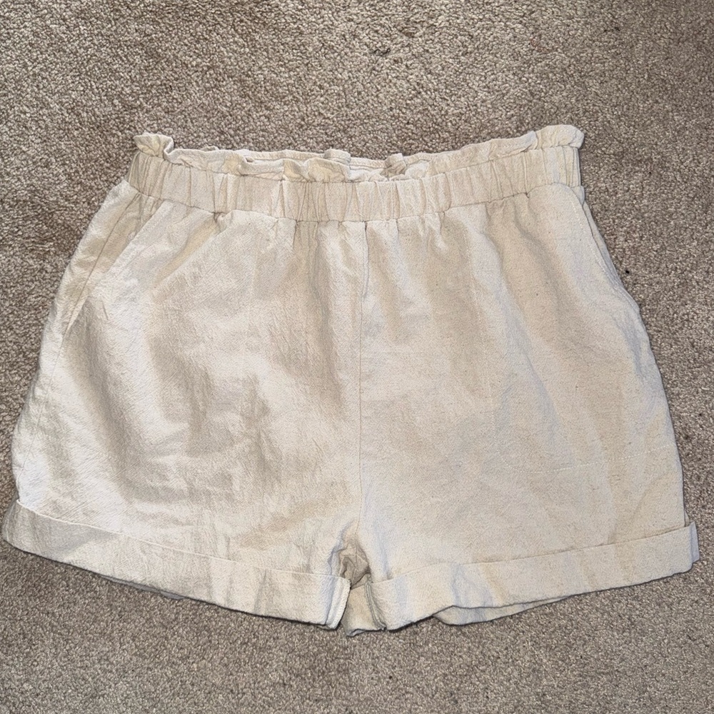 entro Cream High-Waist Elastic Shorts